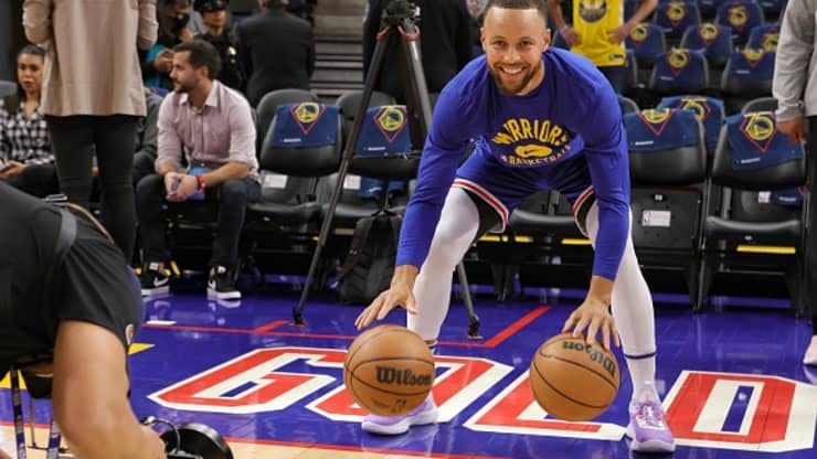 Steph Curry practices before a game